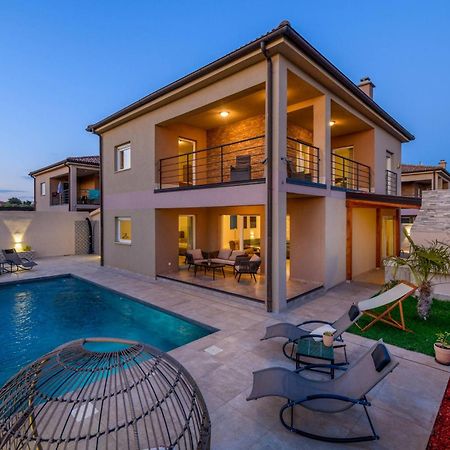 וודניאן Villa Brionika Mit Pool מראה חיצוני תמונה