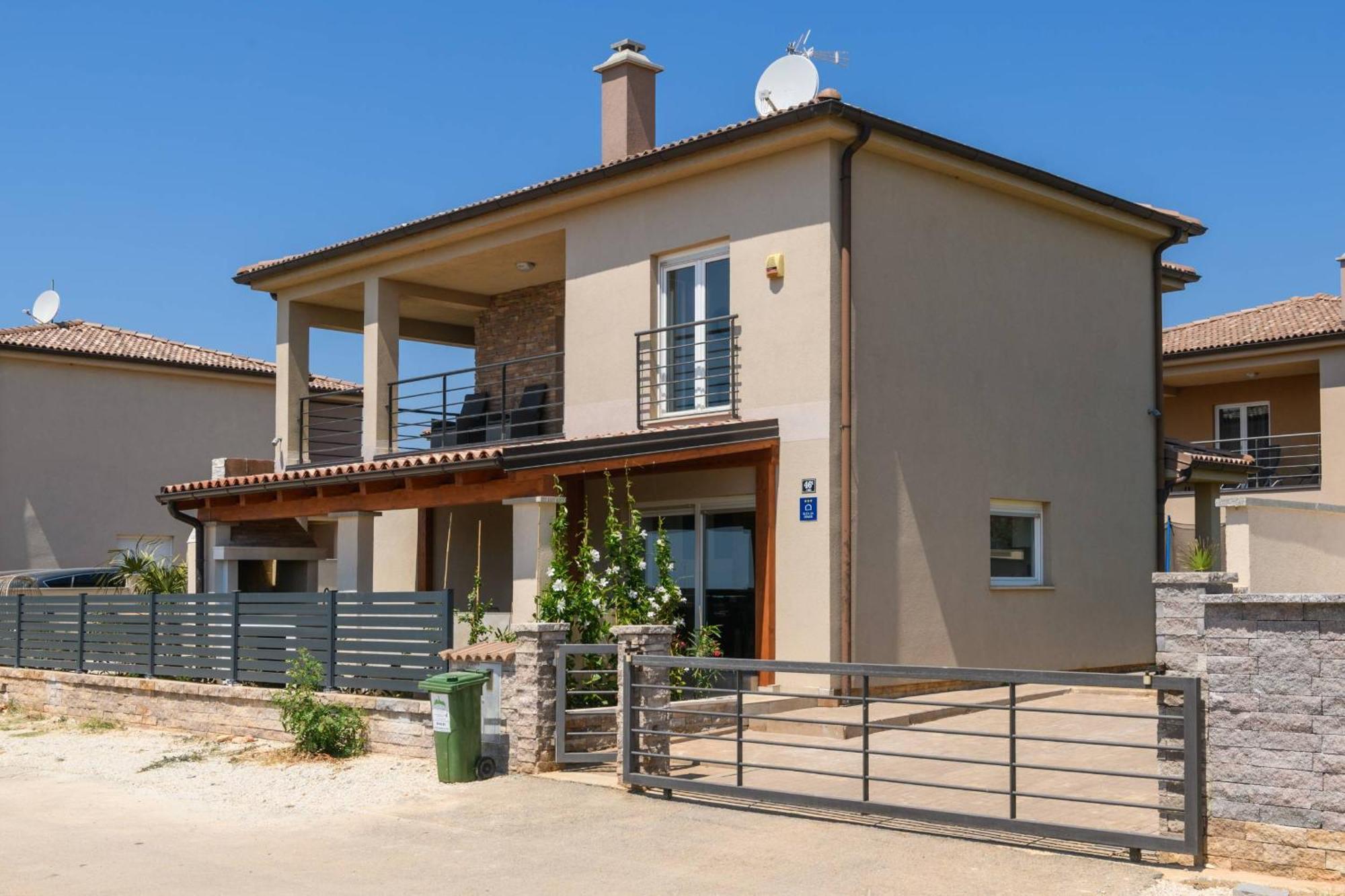 וודניאן Villa Brionika Mit Pool מראה חיצוני תמונה