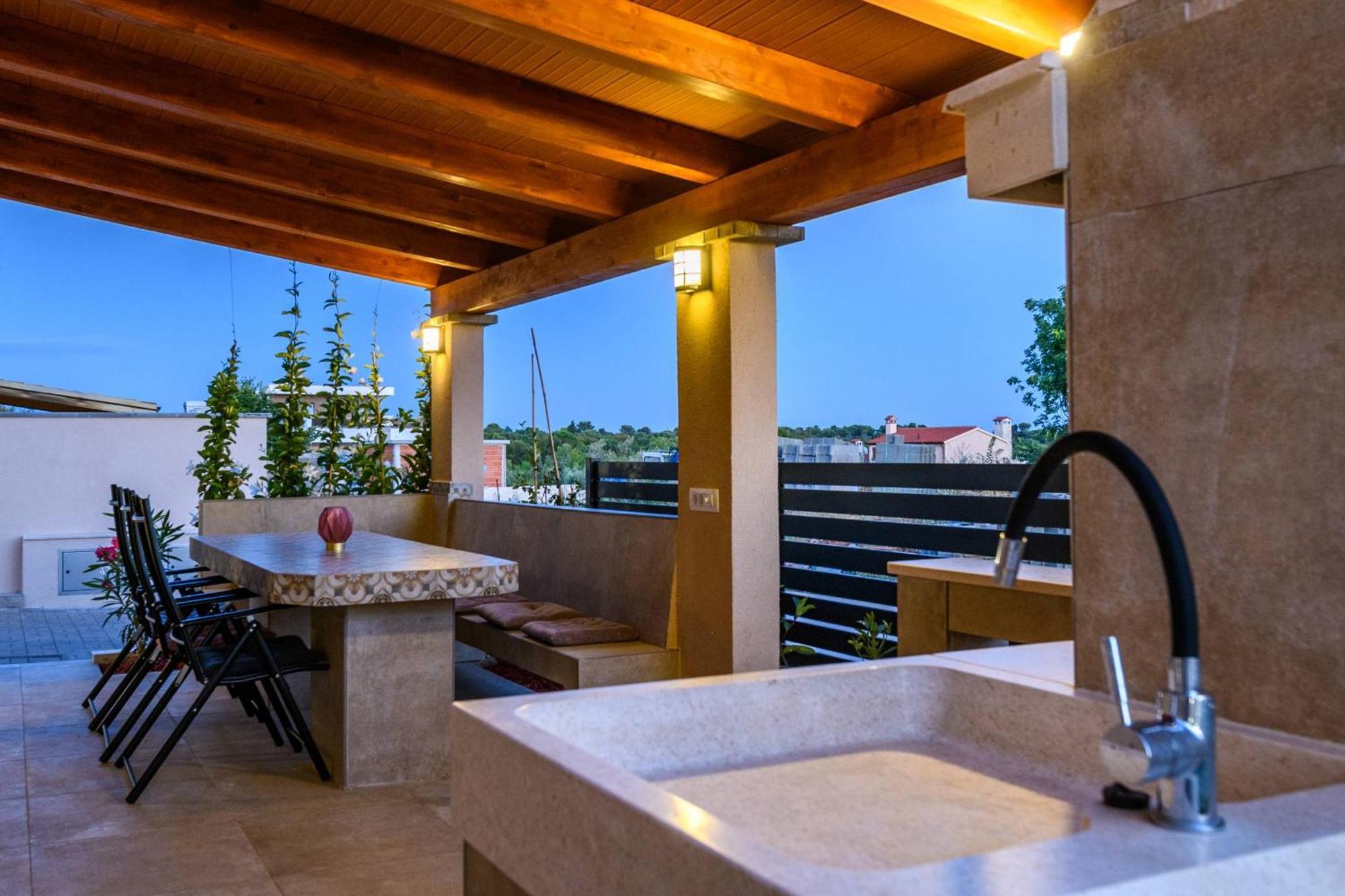 וודניאן Villa Brionika Mit Pool מראה חיצוני תמונה