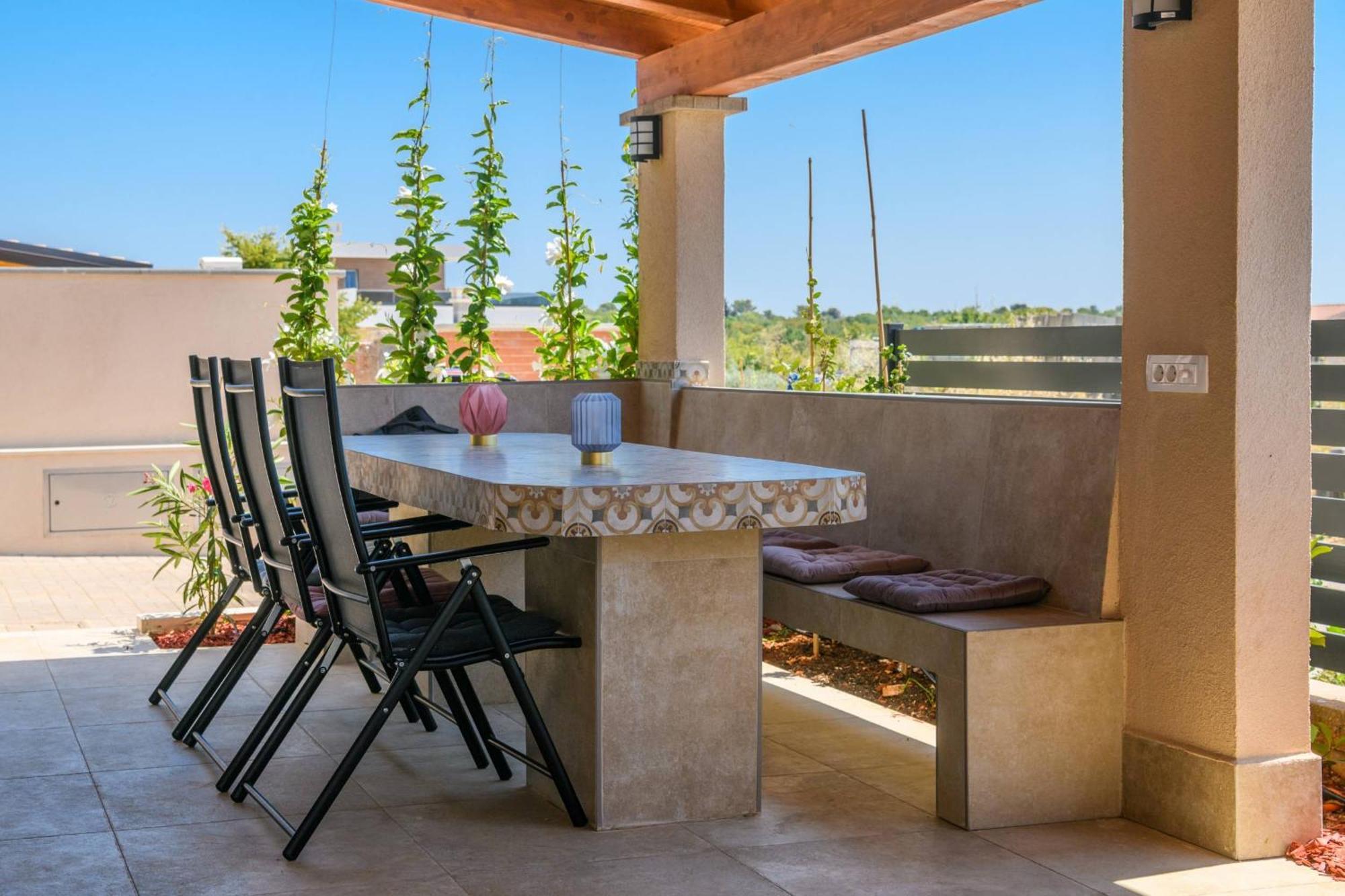 וודניאן Villa Brionika Mit Pool מראה חיצוני תמונה