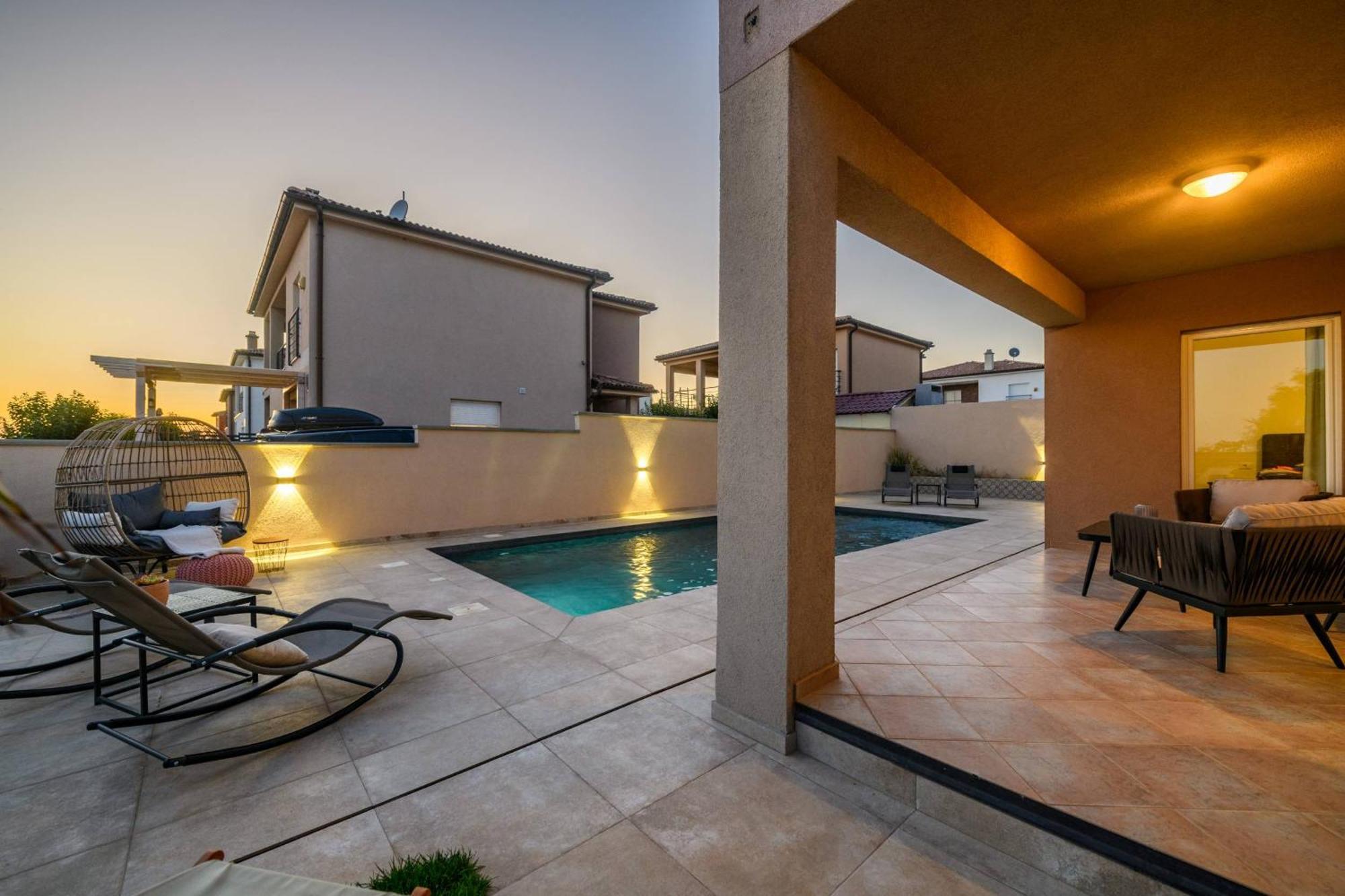 וודניאן Villa Brionika Mit Pool מראה חיצוני תמונה