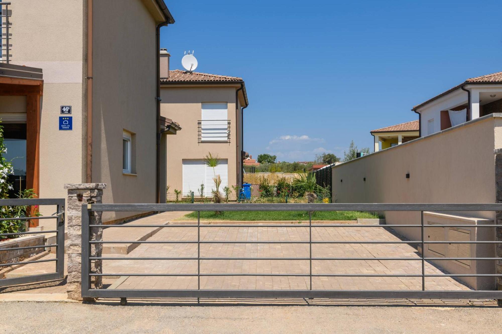 וודניאן Villa Brionika Mit Pool מראה חיצוני תמונה