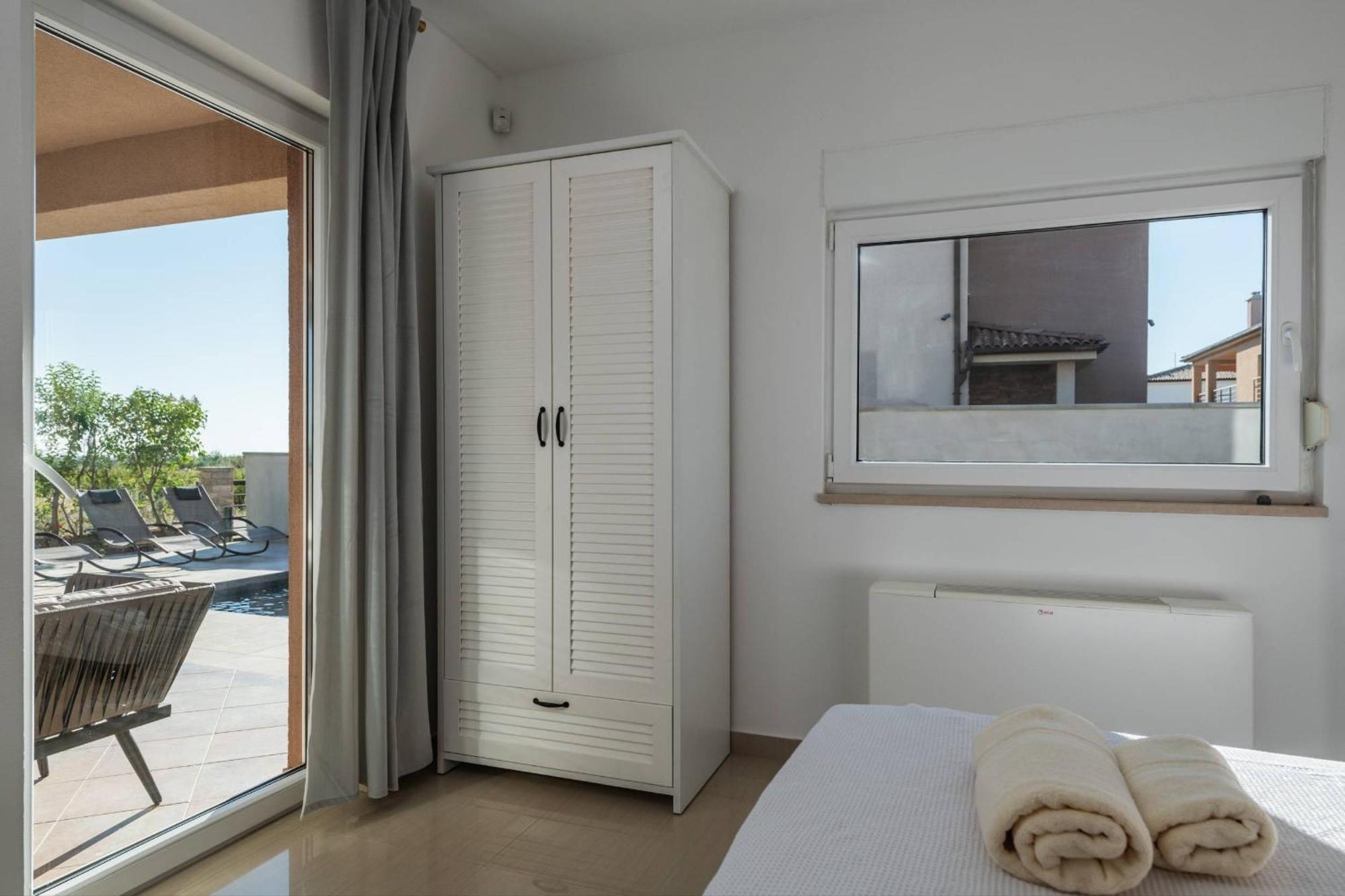 וודניאן Villa Brionika Mit Pool מראה חיצוני תמונה