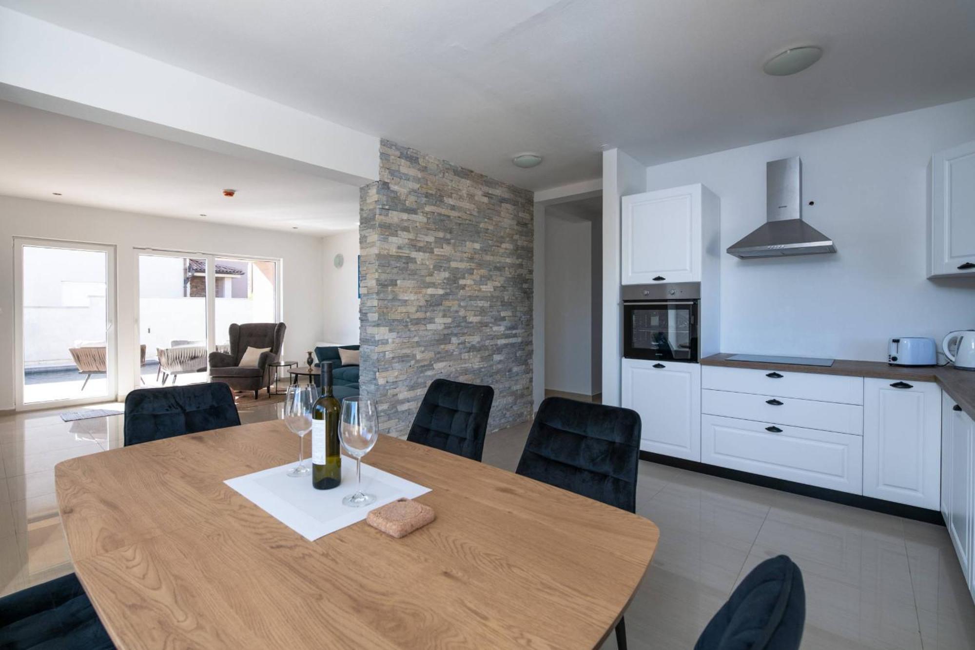 וודניאן Villa Brionika Mit Pool מראה חיצוני תמונה