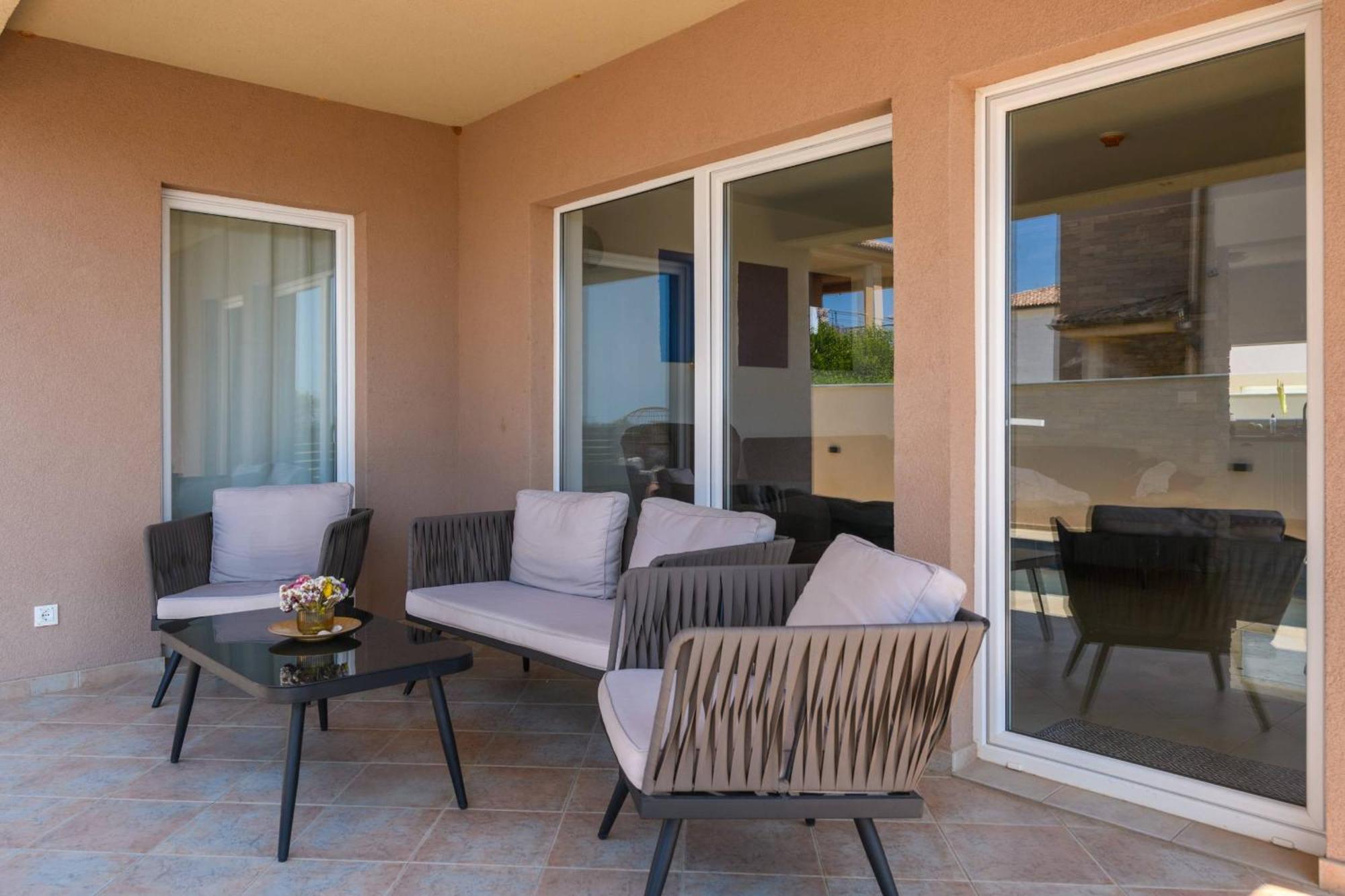 וודניאן Villa Brionika Mit Pool מראה חיצוני תמונה